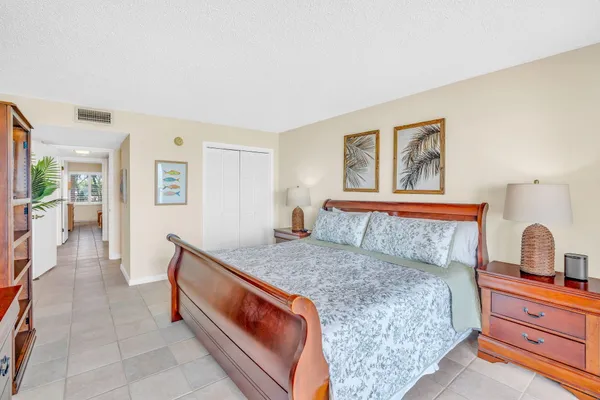 $755,000 | 1001 West Ocean Drive, Unit 1204, Key Colony Beach, FL 33051