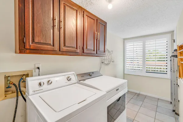 $755,000 | 1001 West Ocean Drive, Unit 1204, Key Colony Beach, FL 33051