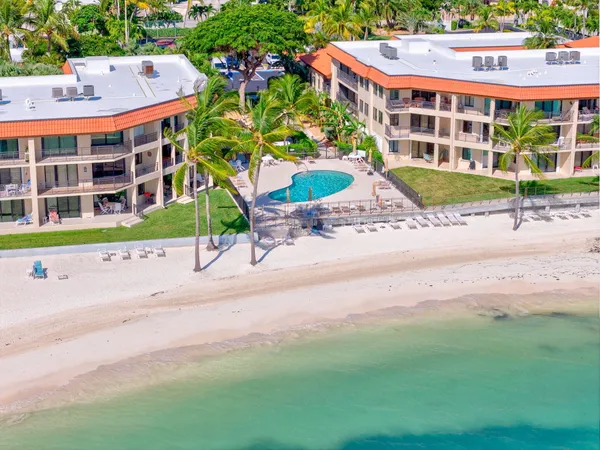 $755,000 | 1001 West Ocean Drive, Unit 1204, Key Colony Beach, FL 33051