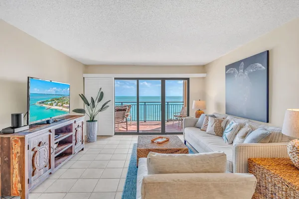 $755,000 | 1001 West Ocean Drive, Unit 1204, Key Colony Beach, FL 33051