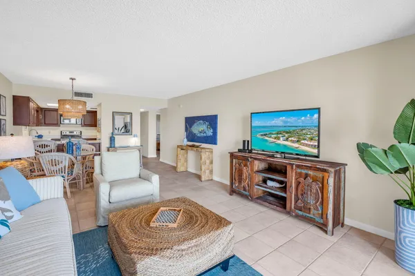 $755,000 | 1001 West Ocean Drive, Unit 1204, Key Colony Beach, FL 33051
