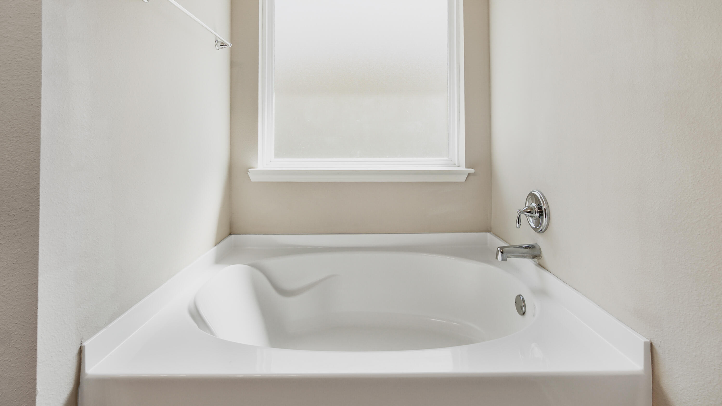 80 Sarona Street Freeport, FL 32439 - Photo 19 of 65 a white bath tub sitting in a bathroom