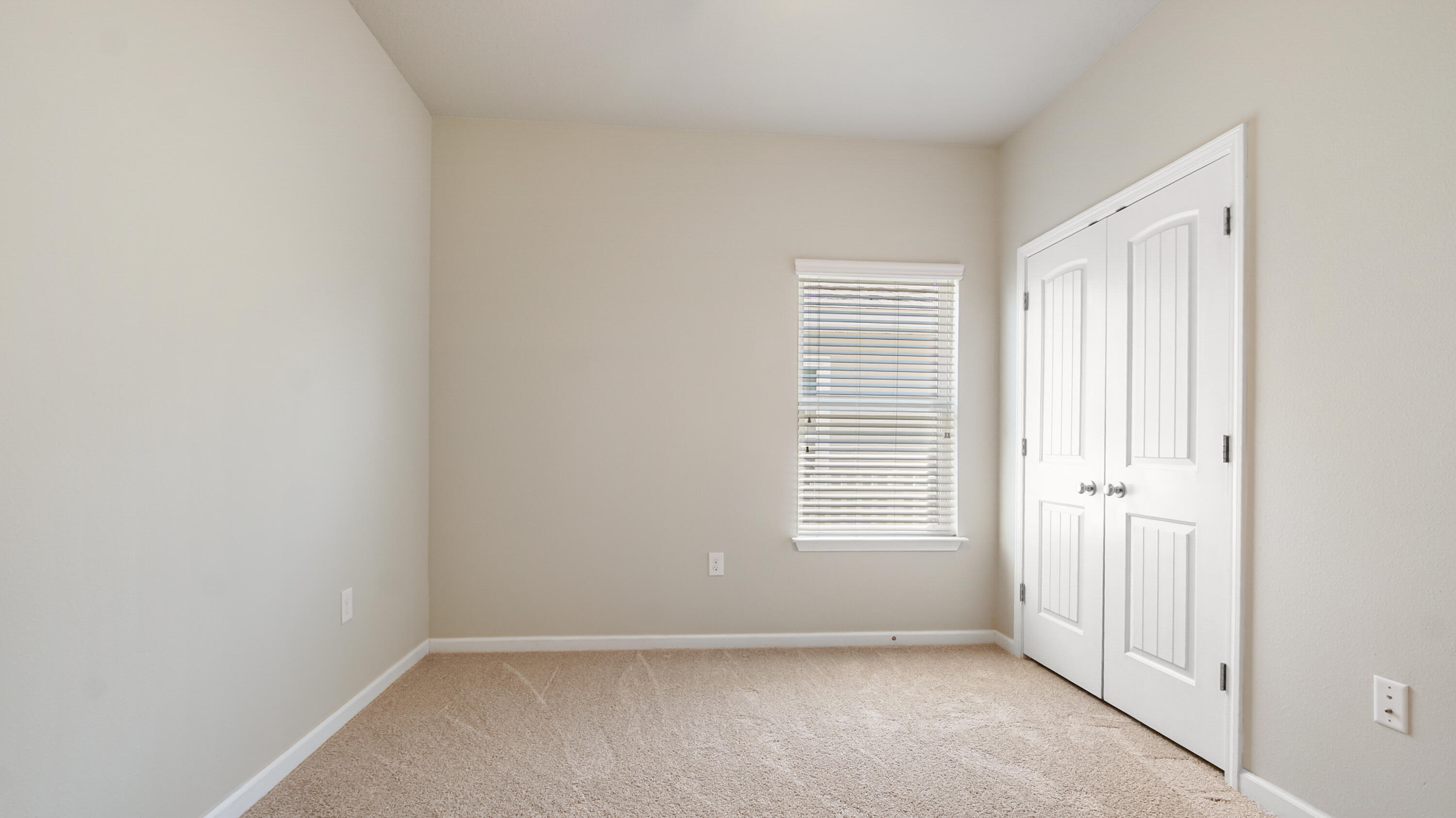 80 Sarona Street Freeport, FL 32439 - Photo 27 of 65 an empty room with windows