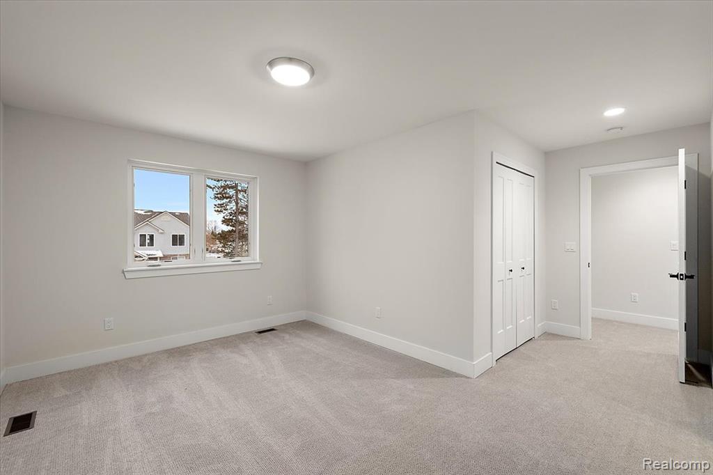 2911 Walsh Drive Rochester, MI 48309 - Photo 41 of 64