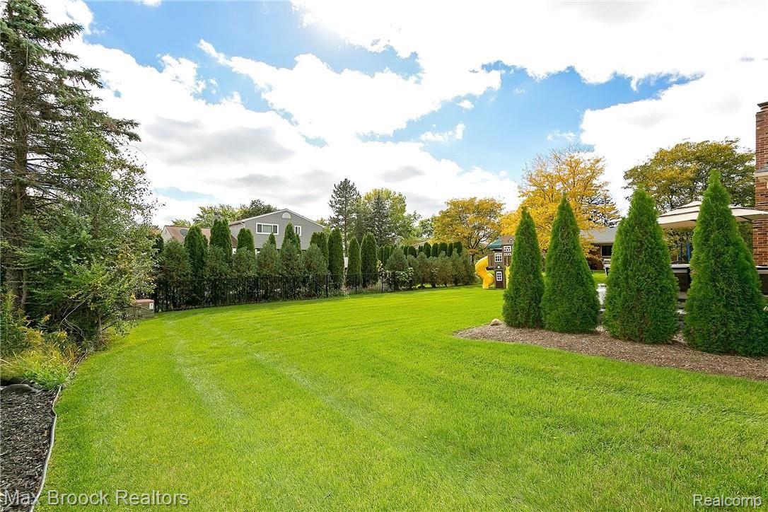 622 Abbey Court Rochester, MI 48307 - Photo 29 of 33 AbbeyCt-35.jpg