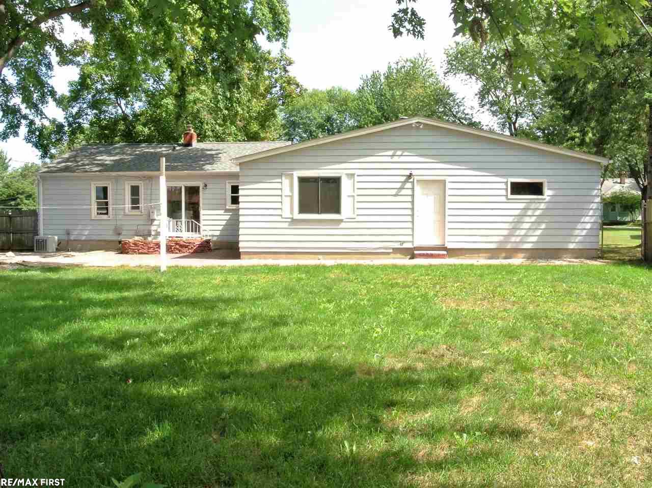 47215 Greenview Road Utica, MI 48317 - Photo 5 of 36 31330725-4.JPG