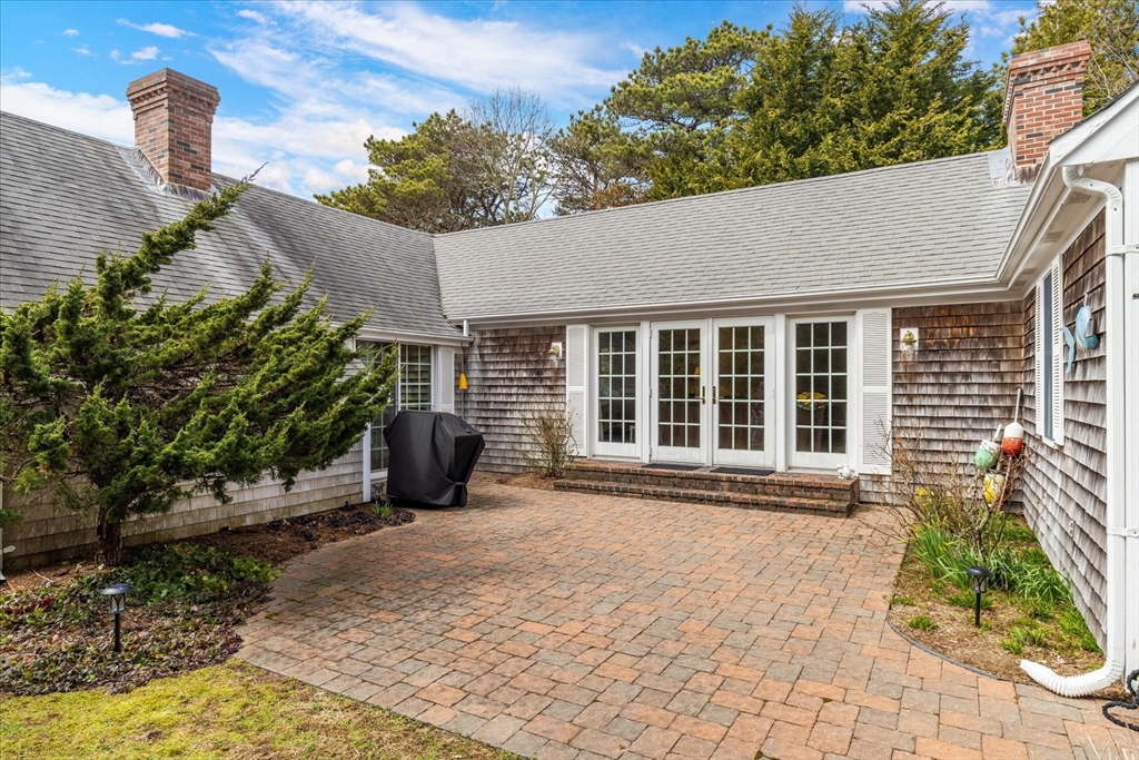 298 Chippingstone Road Chatham, MA 02633 - Photo 3 of 36