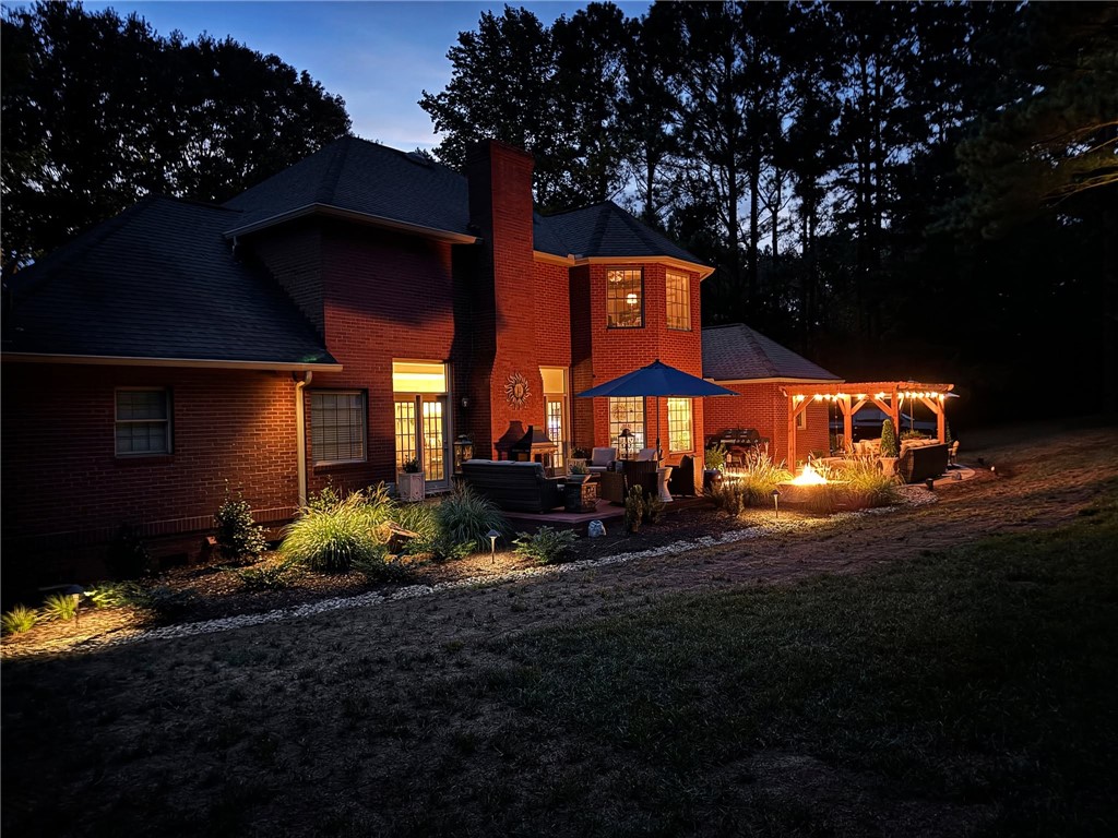 110 Hawnes Place Anderson, SC 29621 - Photo 38 of 40 Professional Exterior Lighting