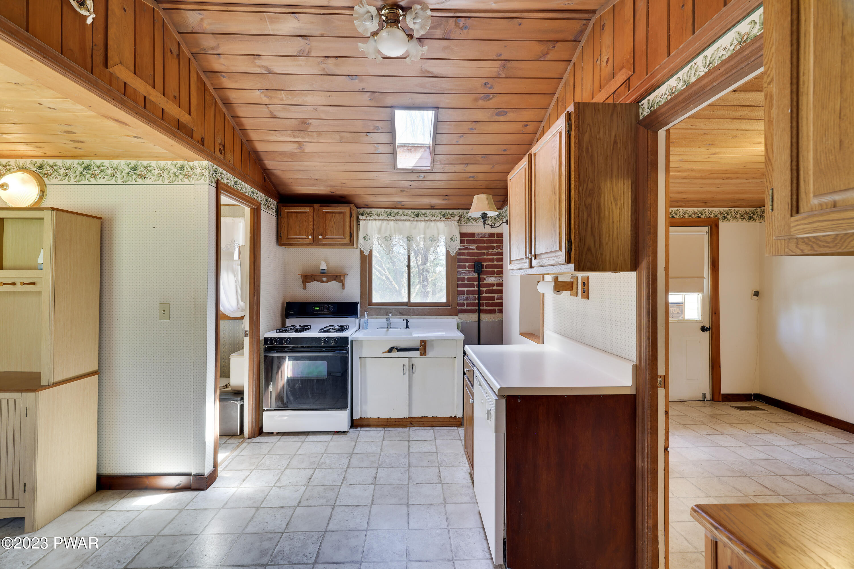 126 Meadow Ridge Acres Road Milford, PA 18337 - Photo 9 of 33 Kitchen