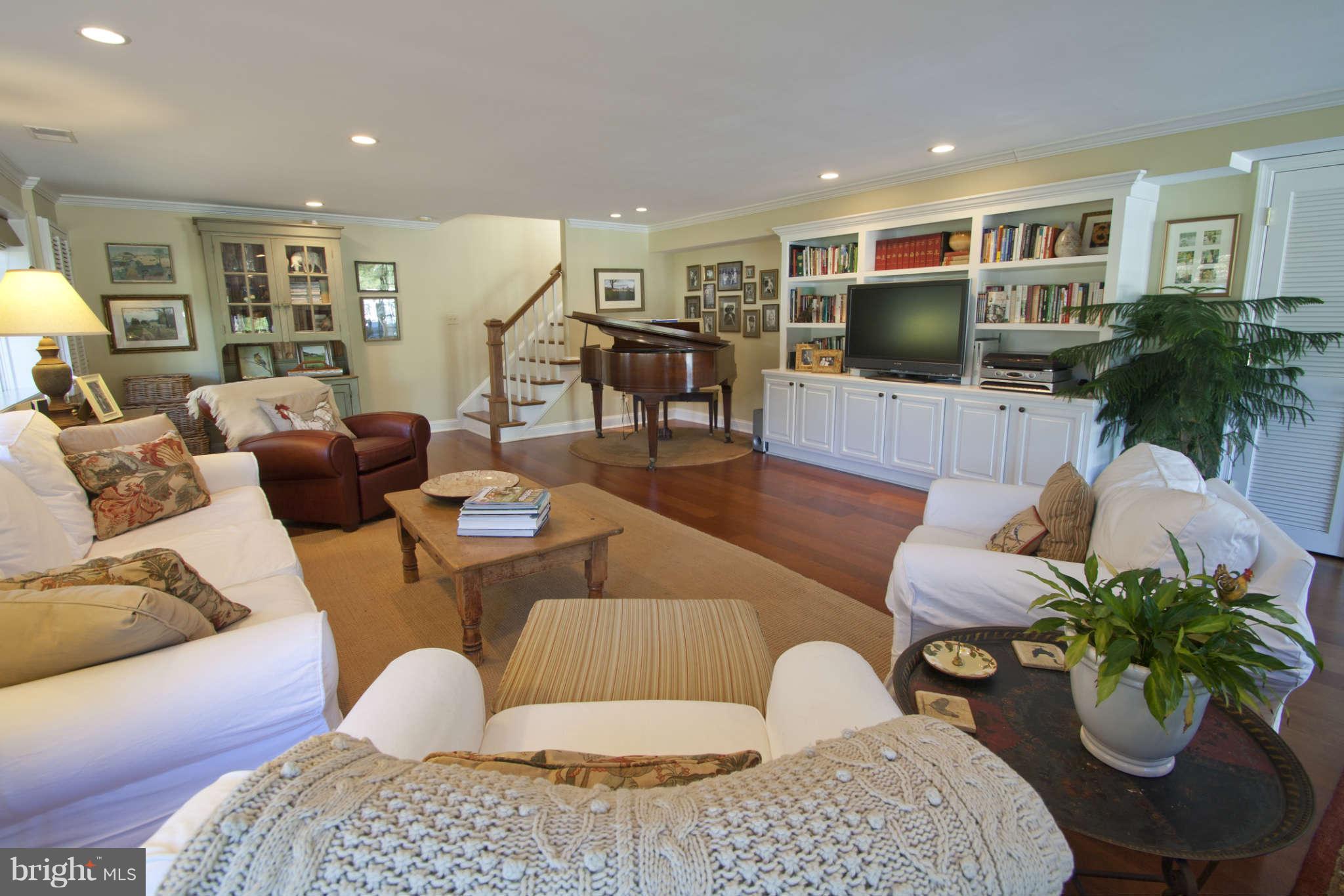 604 Amoss Road Severna Park, MD 21146 - Photo 9 of 29 Living Room