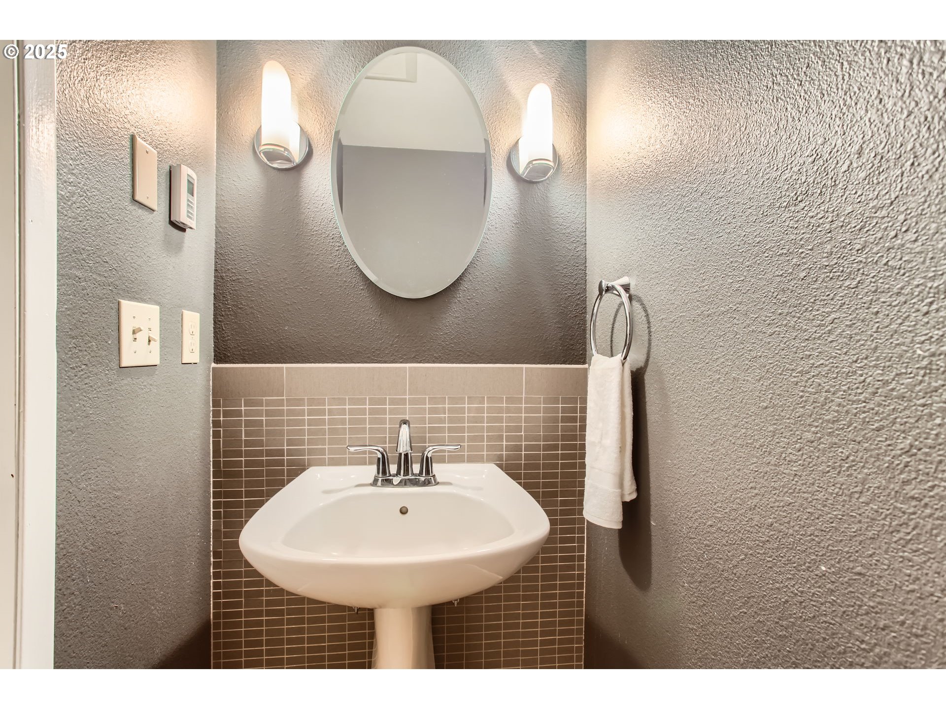 24347 Northwest Reeder Road Portland, OR 97231 - Photo 20 of 40 Bathroom