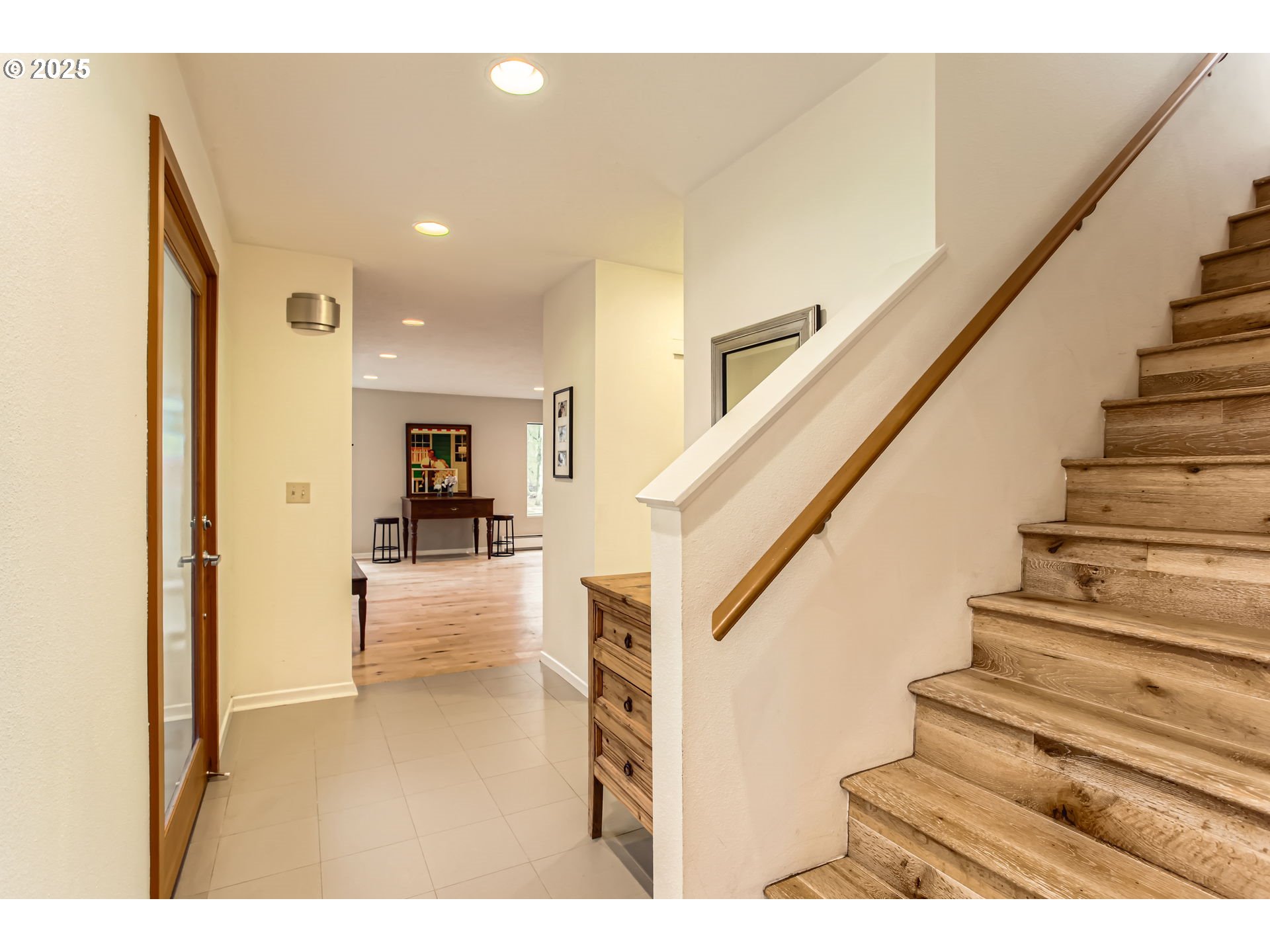 24347 Northwest Reeder Road Portland, OR 97231 - Photo 8 of 40 Entrance/Foyer