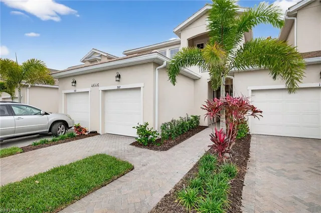 $469,000 | 4646 Arboretum Circle, Unit 202, Naples, FL 34112