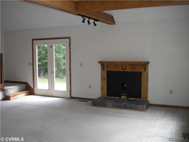 7050 Ledo Road Moseley, VA 23120 - Photo 5 of 12 Den/Family/Great Room