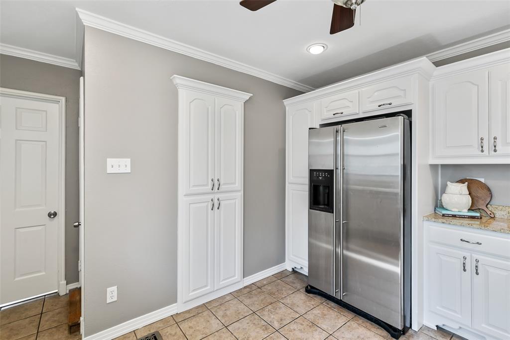 4206 Somerville Avenue Dallas, TX 75206 - Photo 8 of 26 a bathroom with a shower