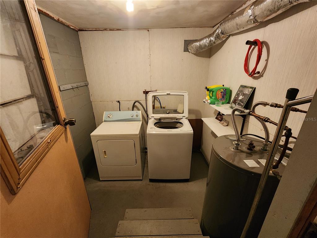 3074 Larkin Road Mims, FL 32754 - Photo 14 of 16 a utility room with dryer and washer