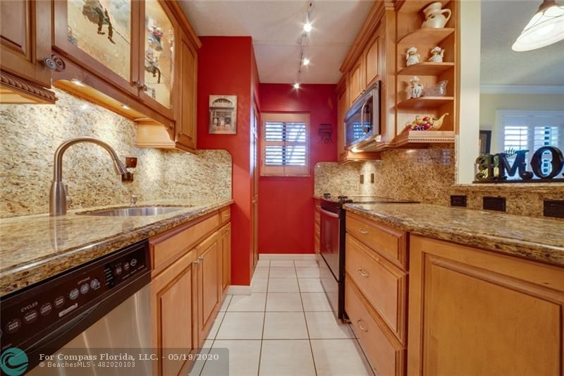 677 Trace Circle, Unit 102 Deerfield Beach, FL 33441 - Photo 5 of 31