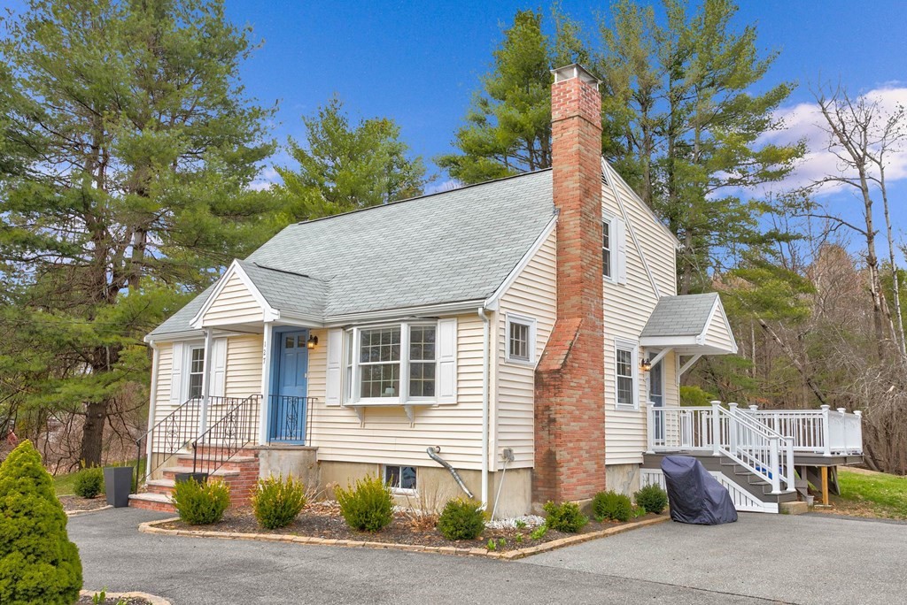 127 Elm Street North Reading, MA 01864 - Photo 1 of 25