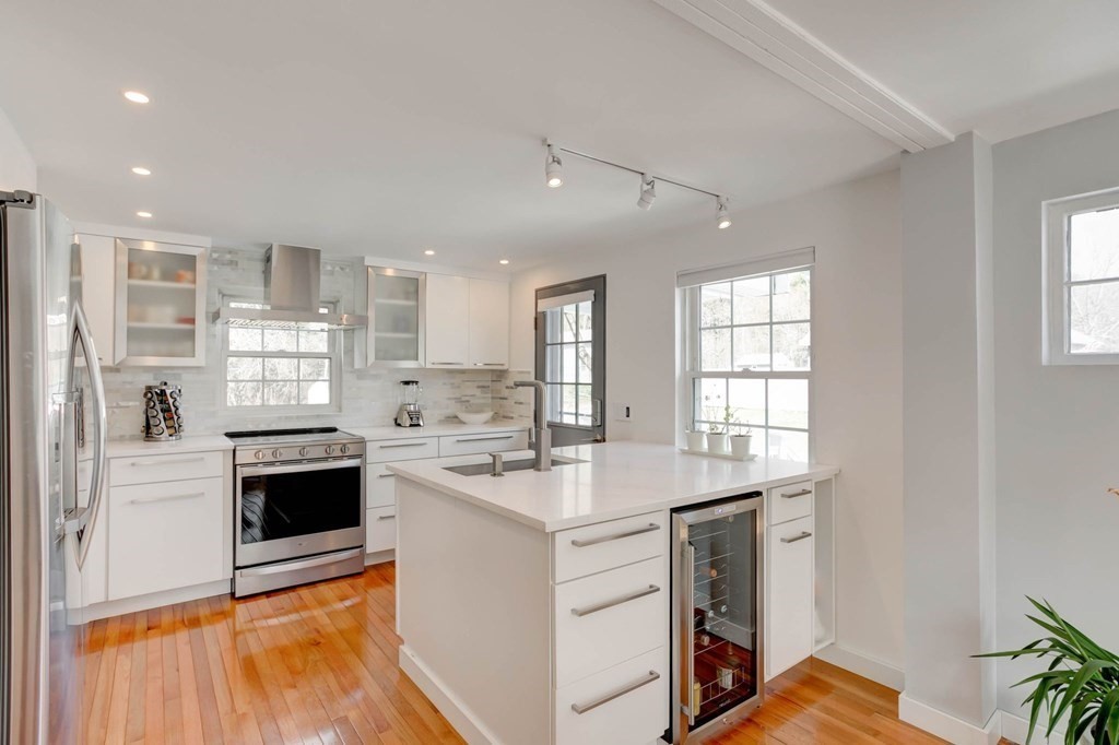 127 Elm Street North Reading, MA 01864 - Photo 4 of 25