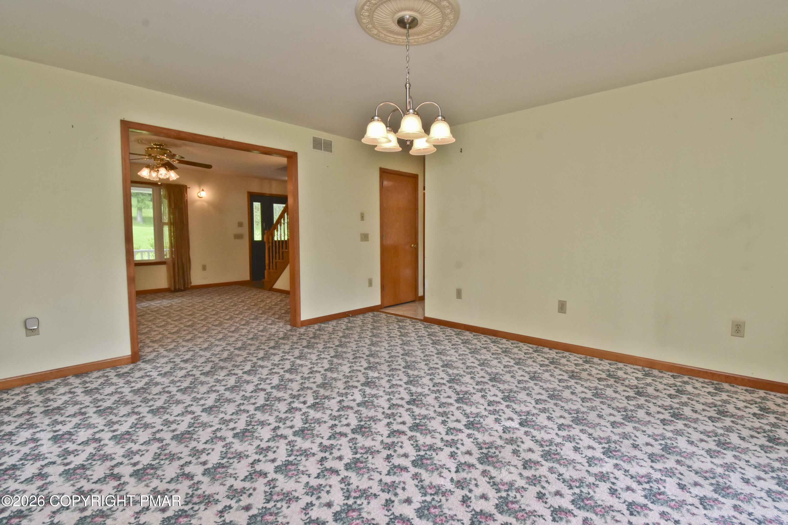 182 Frantz Road Bartonsville, PA 18321 - Photo 17 of 60 5 Dining (3)