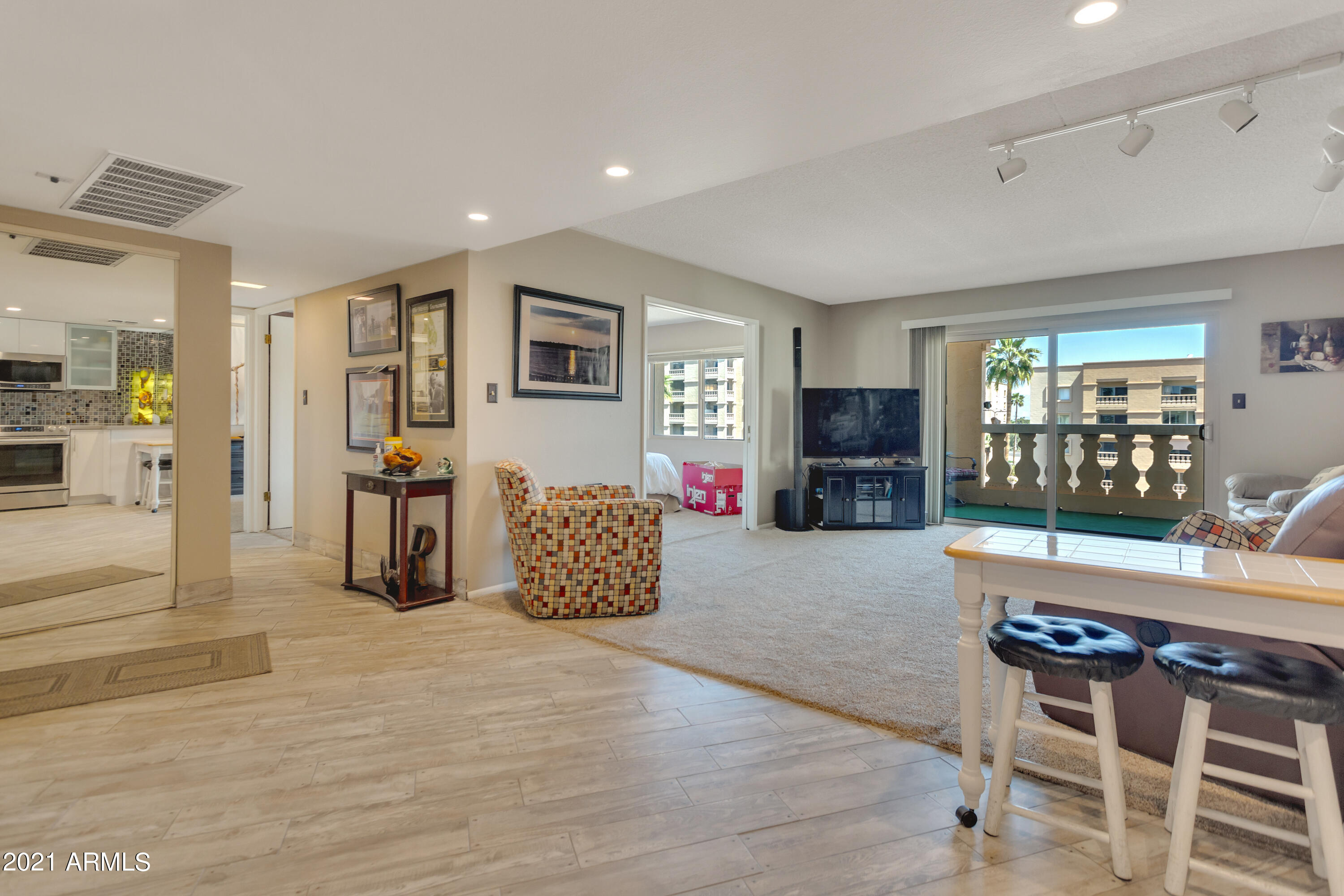 7920 East Camelback Road, Unit 504 Scottsdale, AZ 85251 - Photo 3 of 35 Living 2