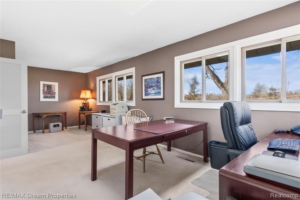 33477 Quaker Valley Road Farmington Hills, MI 48331 - Photo 18 of 23