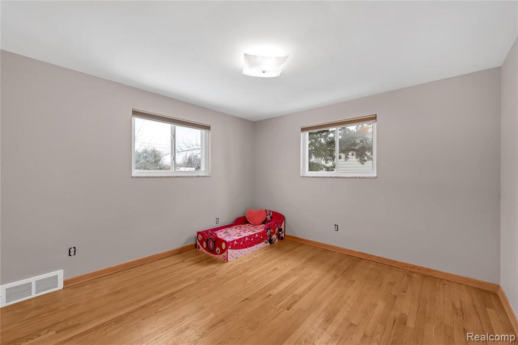 1005 Canterbury Road Grosse Pointe Woods, MI 48236 - Photo 26 of 33
