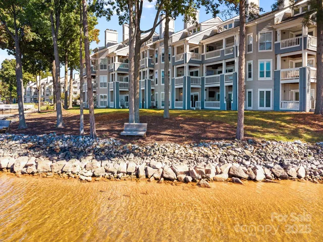 $450,000 | 907 Southwest Drive, Davidson, NC 28036