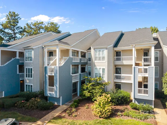 $450,000 | 907 Southwest Drive, Davidson, NC 28036