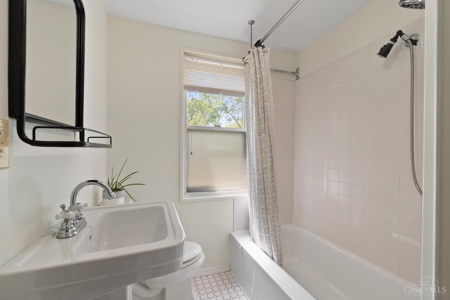 6606 Murray Road Cincinnati, OH 45227 - Photo 21 of 29 2nd floor full bathroom.