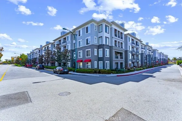 $3,150 | 1801 East Katella Avenue, Unit 3051, Anaheim, CA 92805