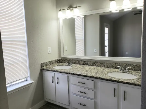 $1,900 | 11710 Southlake Drive, Unit 29, Houston, TX 77077
