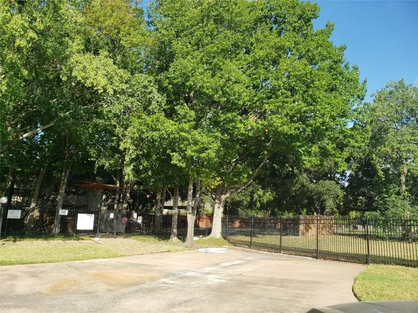 $1,900 | 11710 Southlake Drive, Unit 29, Houston, TX 77077