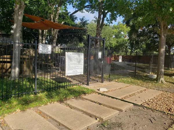 $1,900 | 11710 Southlake Drive, Unit 29, Houston, TX 77077