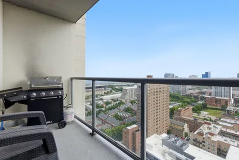 $599,900 | 100 East 14th Street, Unit 2706, Chicago, IL 60605