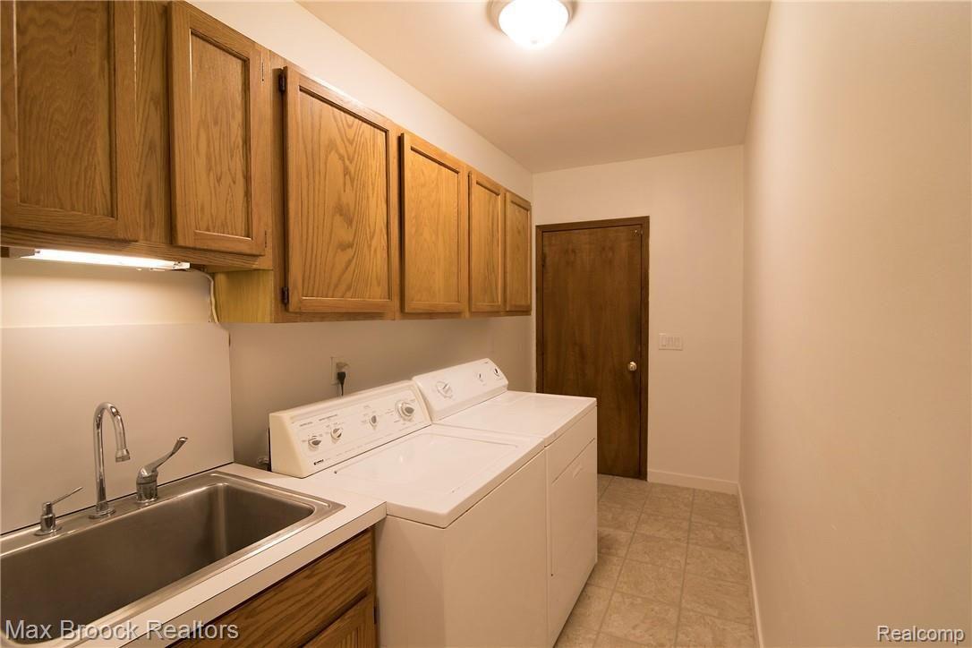 2731 West Wattles Road Troy, MI 48098 - Photo 18 of 38 Laundry_room.jpg