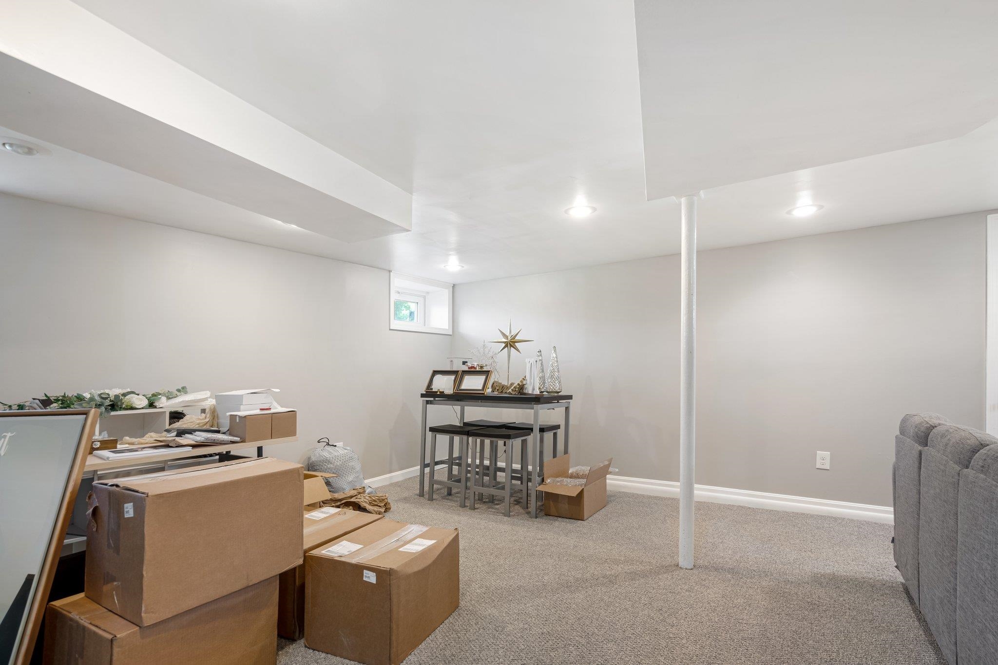 132 Mammoth Road Manchester, NH 03103 - Photo 29 of 40