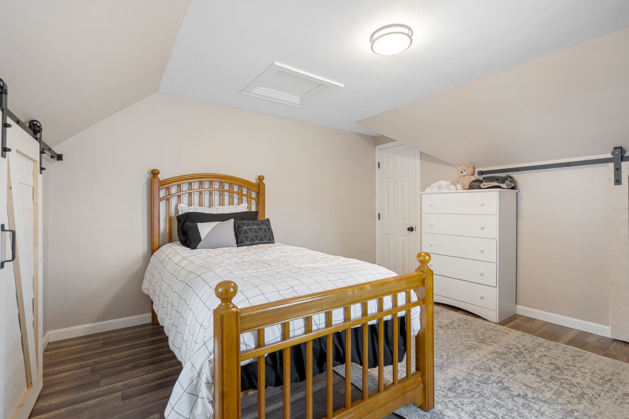 132 Mammoth Road Manchester, NH 03103 - Photo 3 of 40