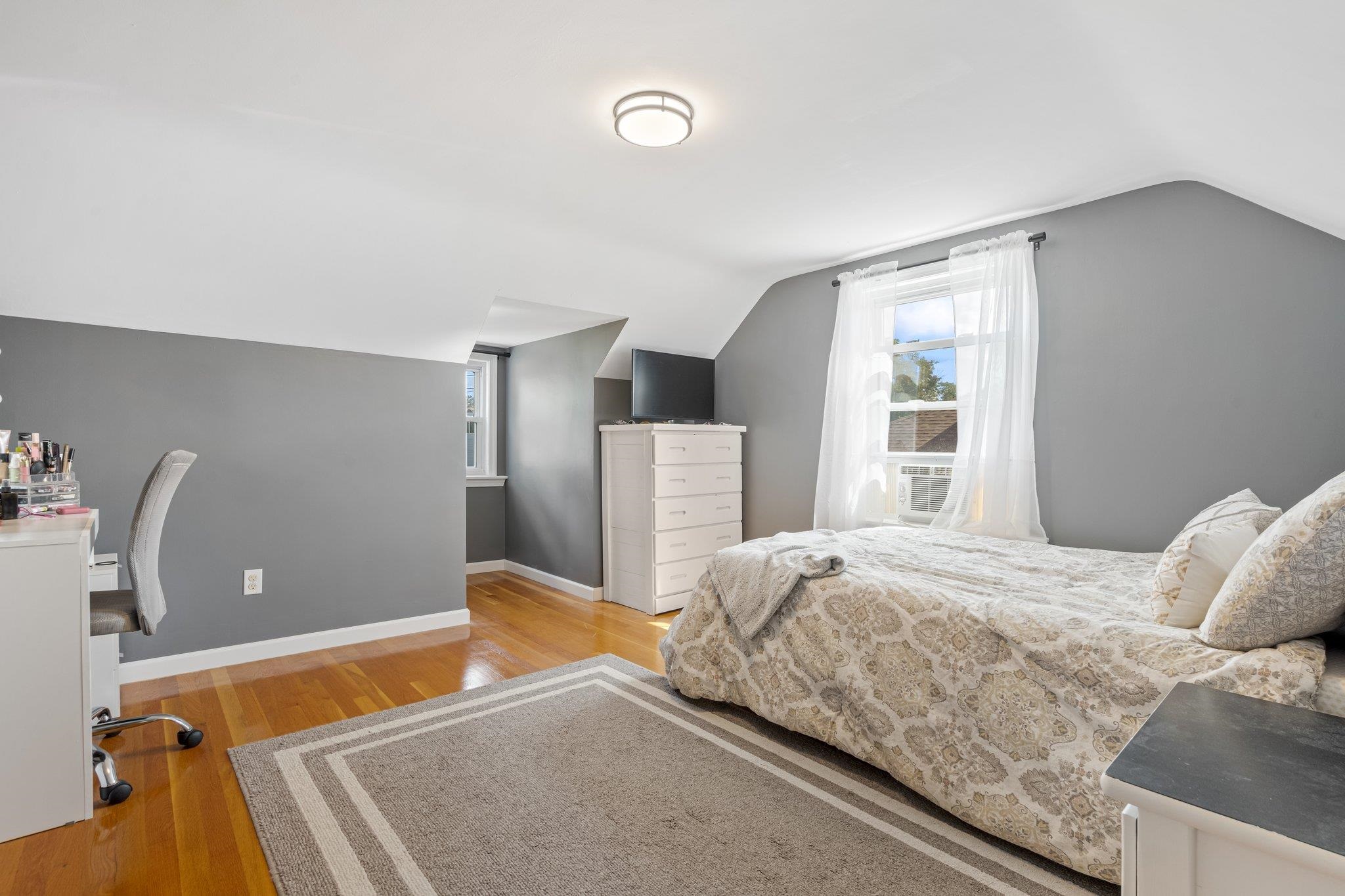 132 Mammoth Road Manchester, NH 03103 - Photo 4 of 40
