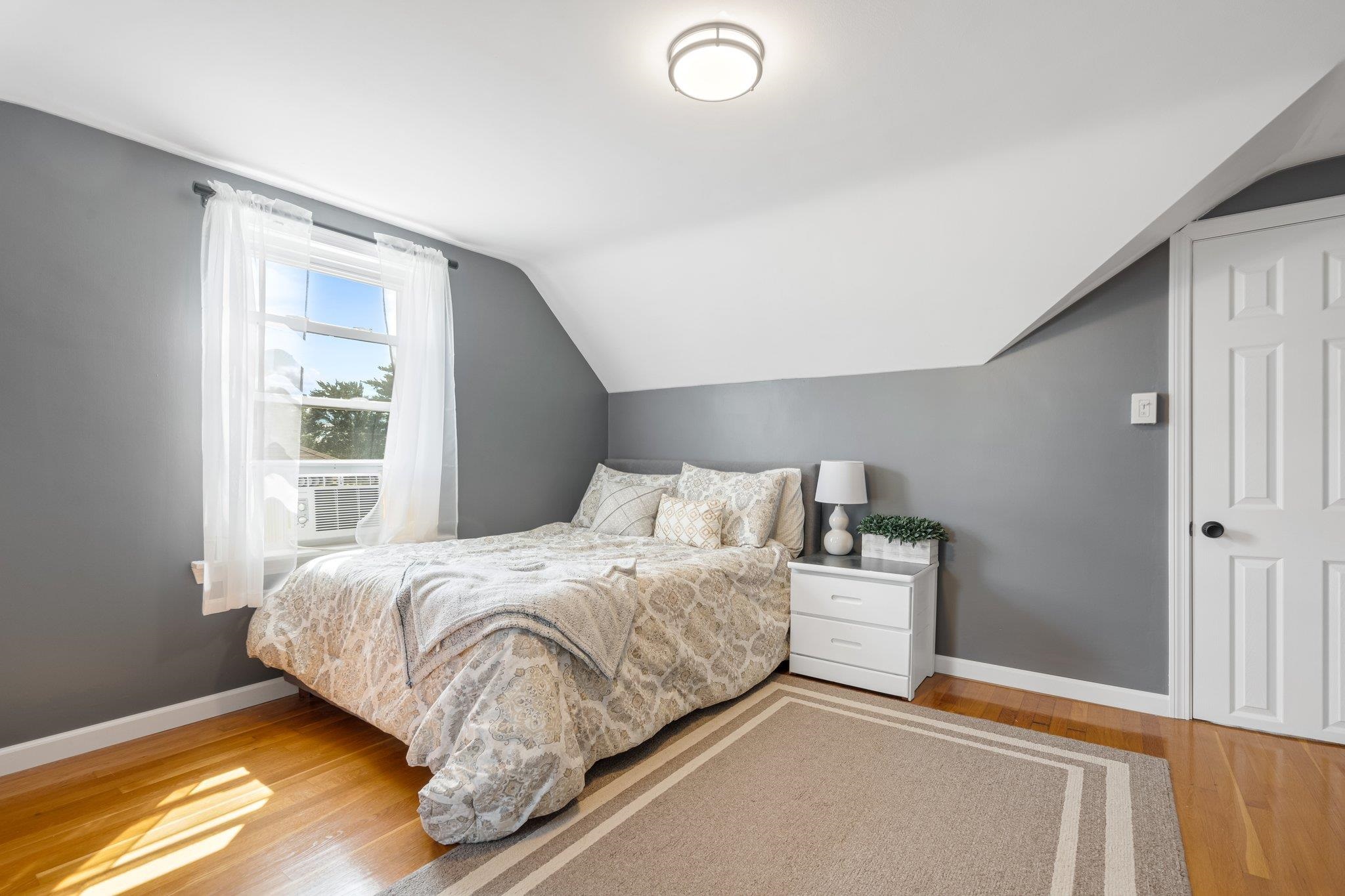 132 Mammoth Road Manchester, NH 03103 - Photo 5 of 40