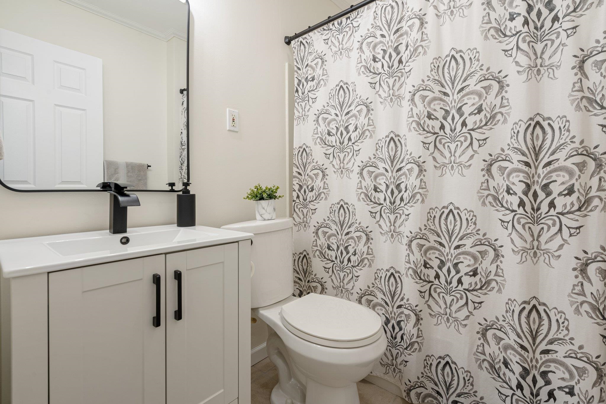 132 Mammoth Road Manchester, NH 03103 - Photo 10 of 40