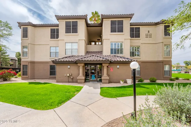 $180,000 | 14950 West Mountain View Boulevard, Unit 5306, Surprise, AZ 85374