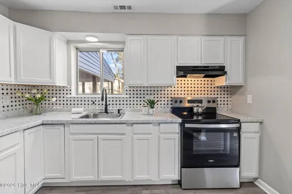 $274,000 | 214 Kerry Court, Jacksonville, NC 28546