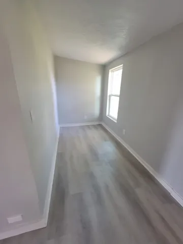 a view of empty room with window