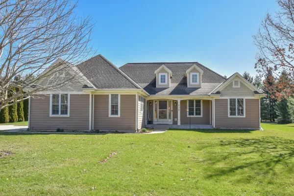 $575,000 | 550 Hunter Crossing South, Slinger, WI 53086