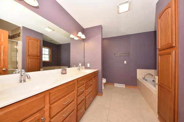 $575,000 | 550 Hunter Crossing South, Slinger, WI 53086