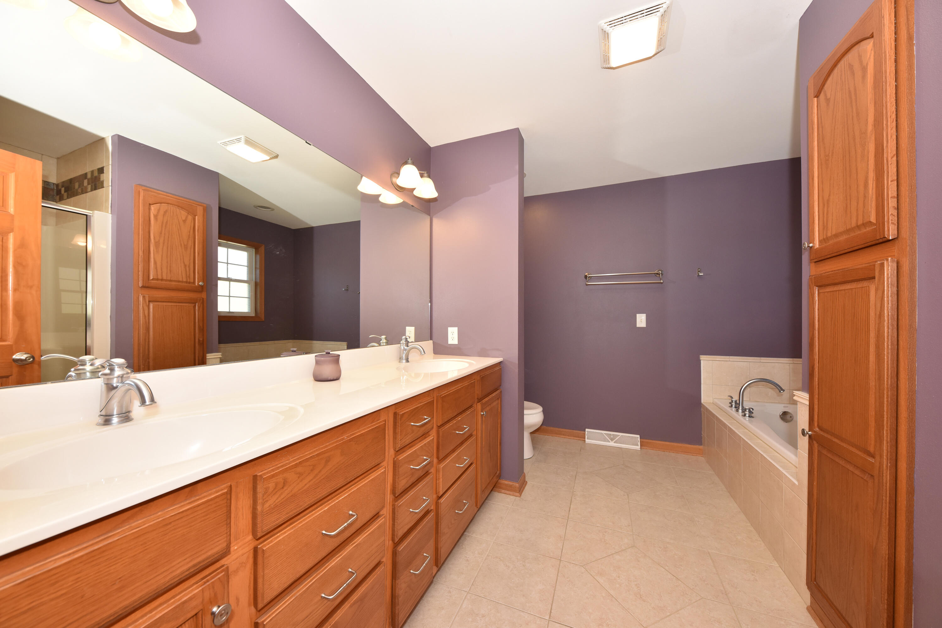 550 Hunter Crossing South Slinger, WI 53086 - Photo 12 of 31 Full Bath off PBR