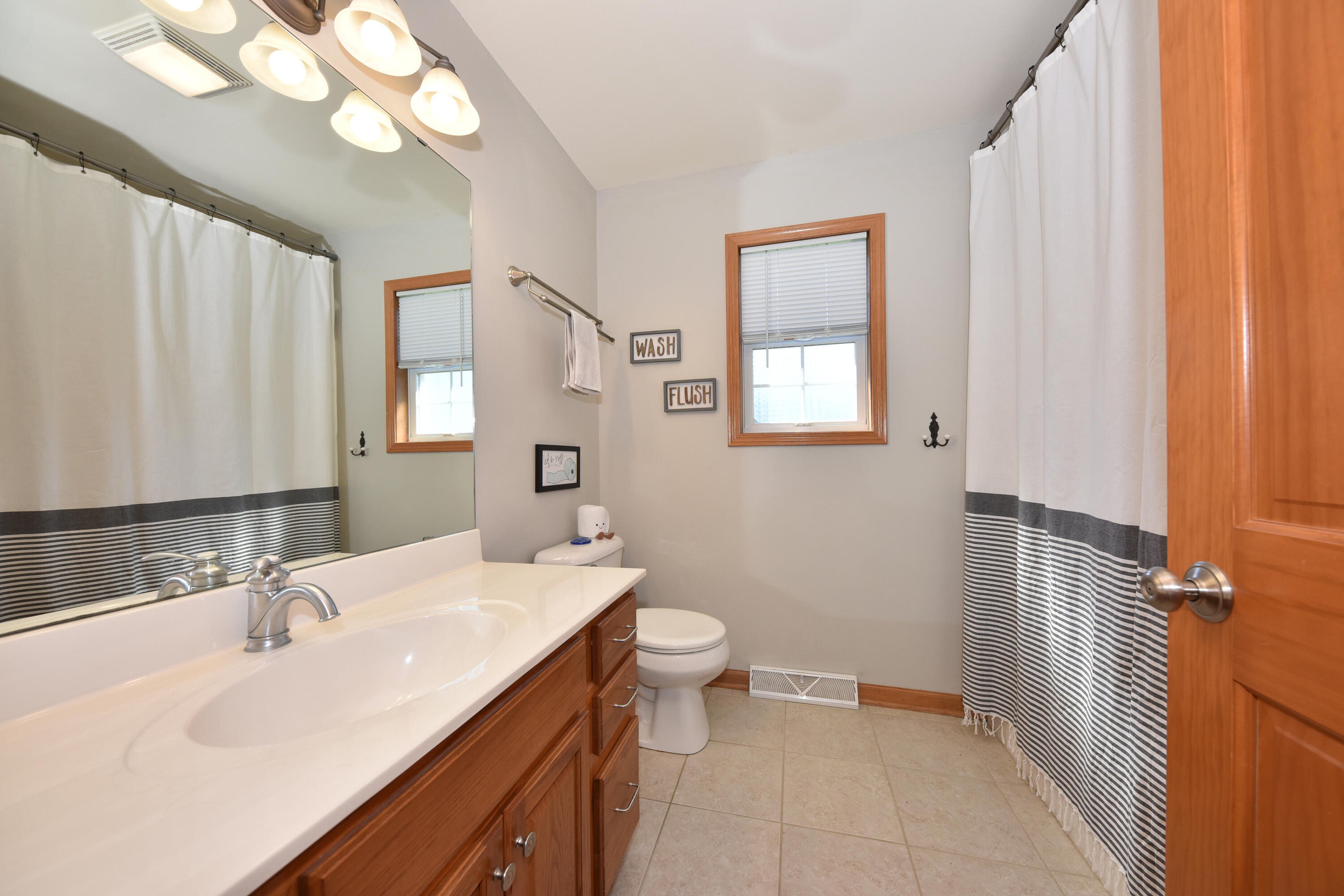 550 Hunter Crossing South Slinger, WI 53086 - Photo 15 of 31 2nd Full Bath