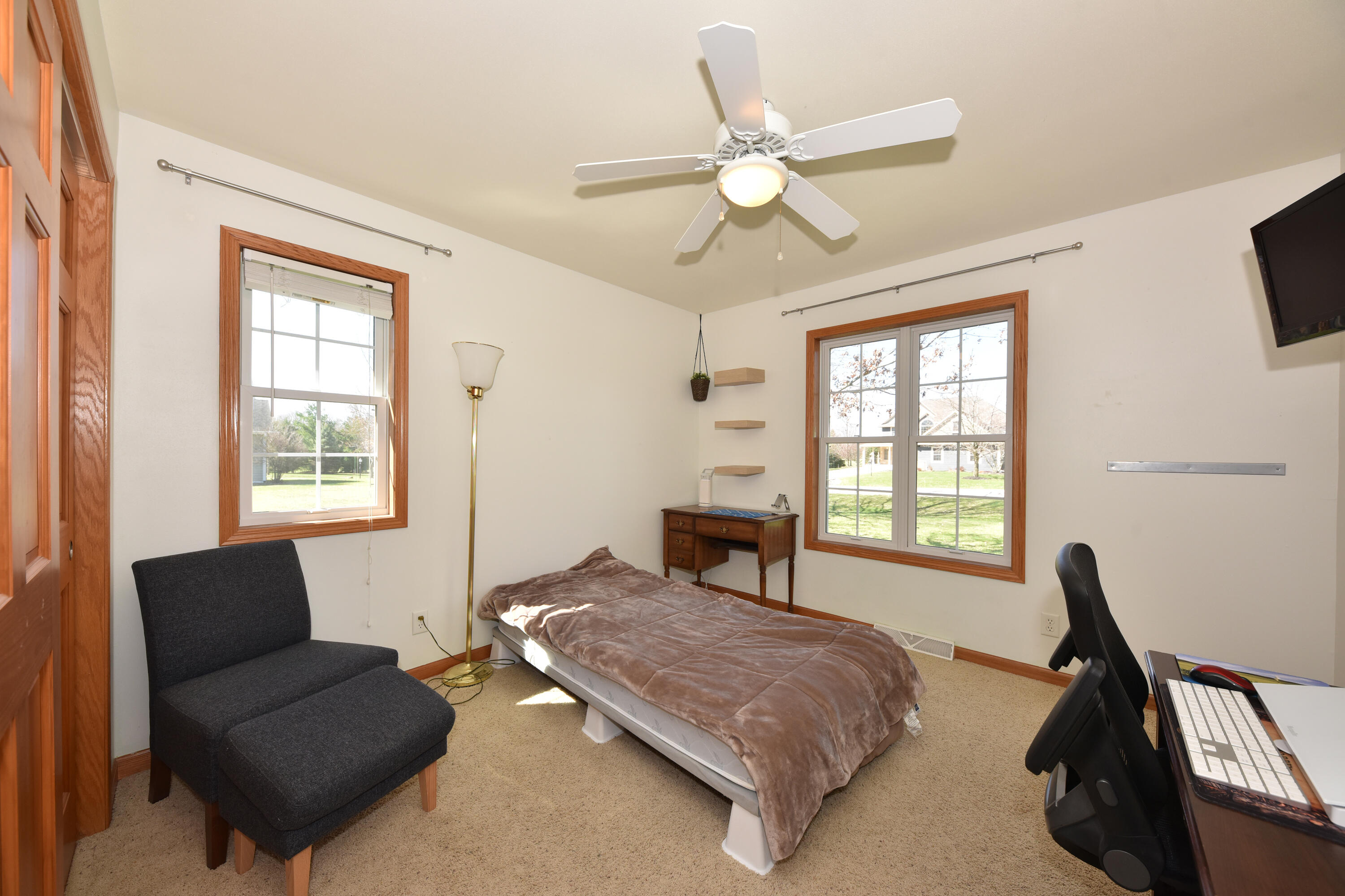 550 Hunter Crossing South Slinger, WI 53086 - Photo 16 of 31 Bedroom 3