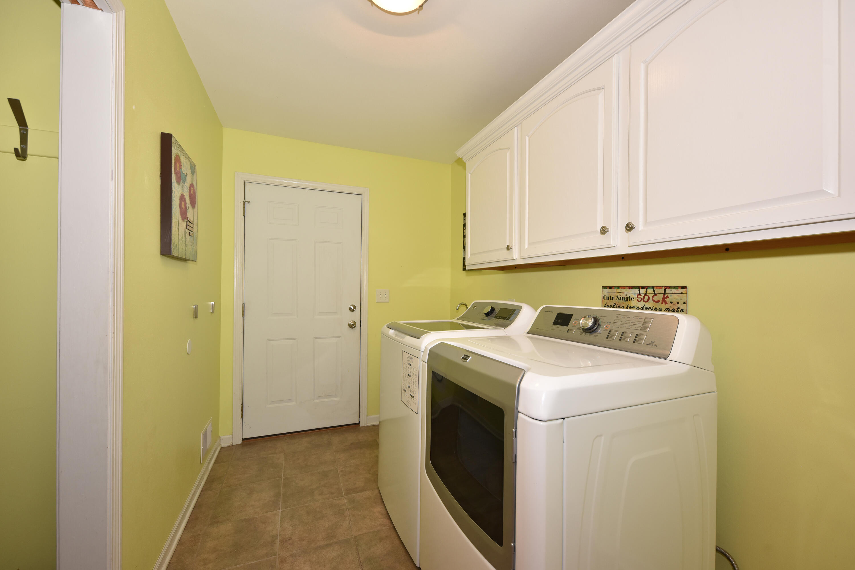 550 Hunter Crossing South Slinger, WI 53086 - Photo 18 of 31 Main Level Laundry Room